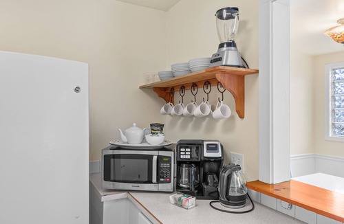 Ashland House | House + 2 Studios- 3 blocks from the Plaza!