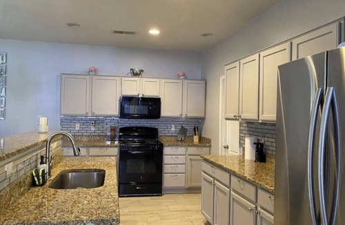 Westgate Heights House | House 3 bd 2.5 bathrooms