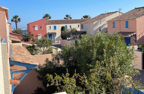 Gruissan Villa | House 3 *, chic by the sea 1 min walk to the beach "Grazel" newly renovated