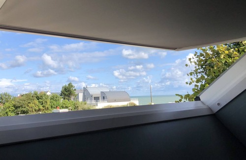 Lion-sur-Mer House | House 30 m seaside well located, wifi, bikes ...