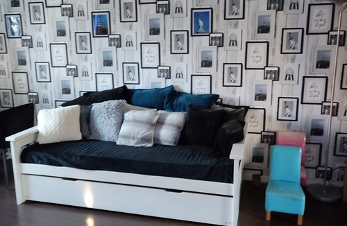 La Quinte House | House 30 minutes from Le Mans 24-hour race track