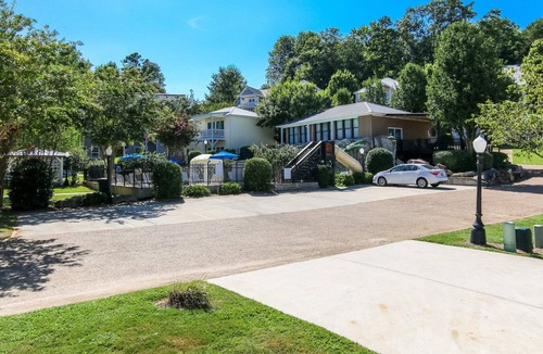 Leesburg House | House #48 Tranquility Base (No Pets)