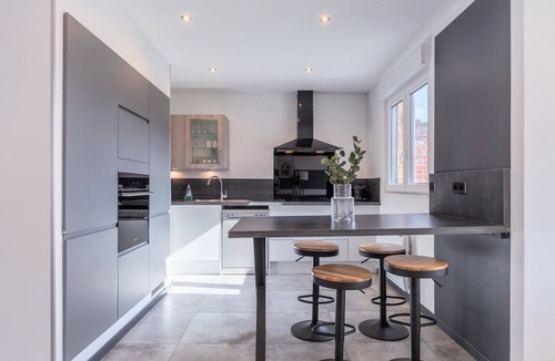 La Madeleine House | House 4bed 2bath with garden and private parking.