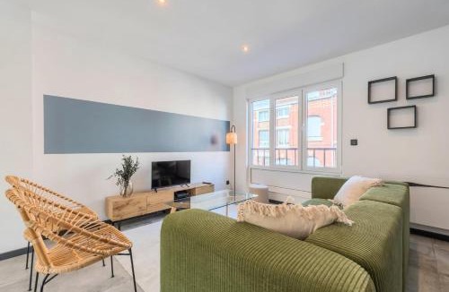 La Madeleine House | House 4bed 2bath with garden and private parking.