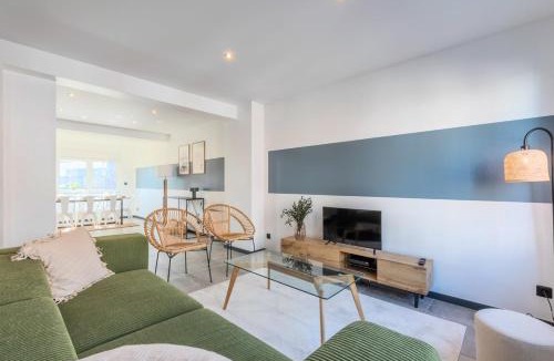 La Madeleine House | House 4bed 2bath with garden and private parking.