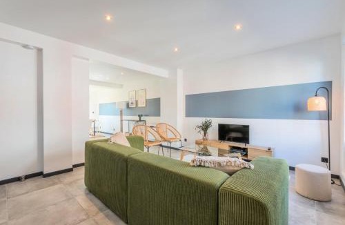 La Madeleine House | House 4bed 2bath with garden and private parking.