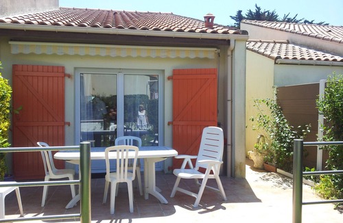 La Rogere Villa | house 5 pers 200m beach in res. with a pool