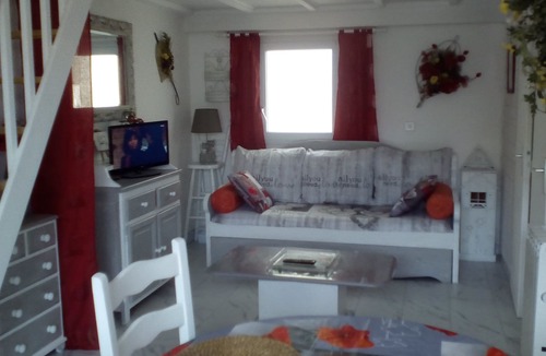 La Rogere Villa | house 5 pers 200m beach in res. with a pool