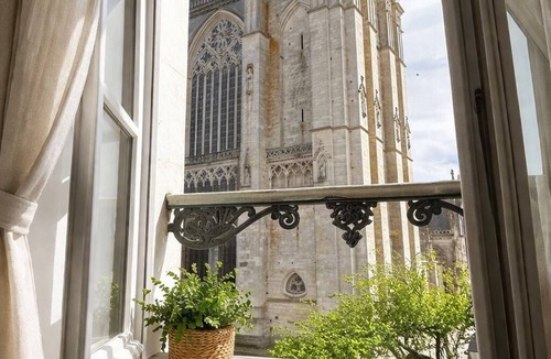 Republique House | House 5ch - Cathedral view - Old Mans - 10 people
