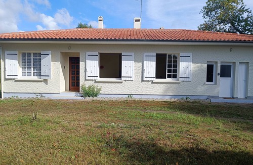 Moulis-en-Medoc House | House 65m2. Large garden, vineyard view