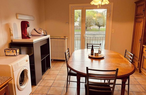 Laroquebrou House | House 6pers on the waterfront, terrace, parking