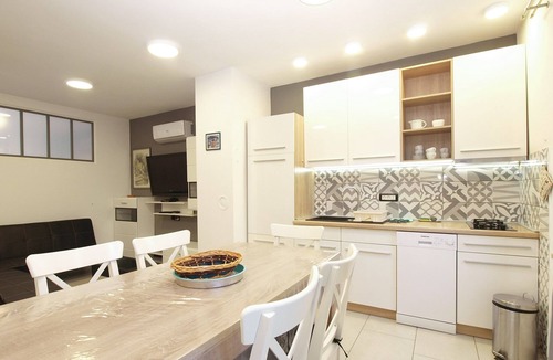 Stinjan House | House 747