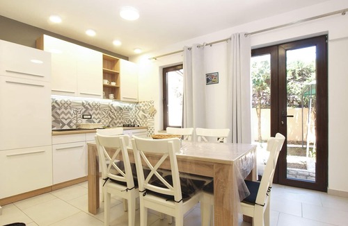 Stinjan House | House 747