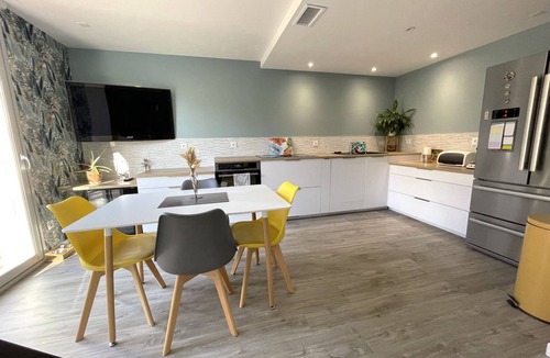 Le Cormier House | House 8 adults and 2 children, beach 300m away
