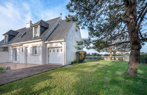 Le Croisic Ski Chalet | House 950m from the sea with garden for 6