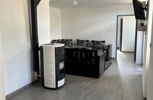 Le Temple-sur-Lot House | House a stone's throw from the base