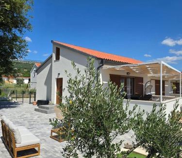 Krusevo Apartment | House Angelina