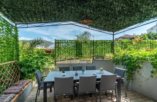 Seget Vranjica Apartment | House Antonija, relax by the sea