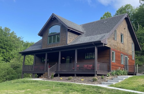 Monaca House | House at Maple Ridge