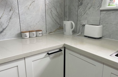 Thomastown House | House at Train station