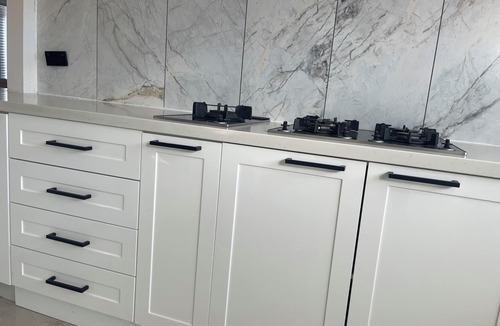 Thomastown House | House at Train station