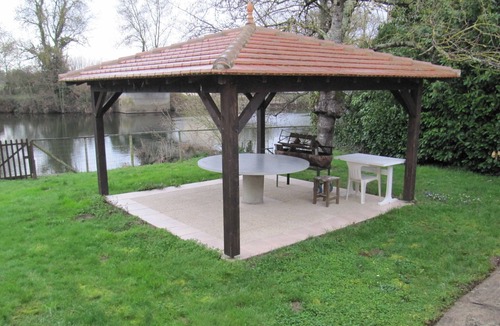 Saint-Martin-de-Sanzay House | house by the river Terrace in front and behind.