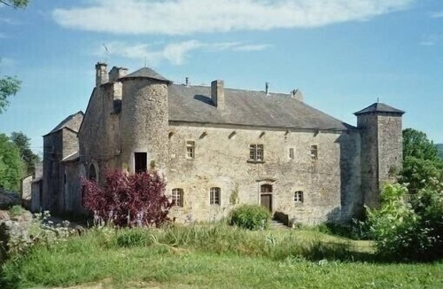 Buzeins House | House: barn facing a castle in unspoilt countryside