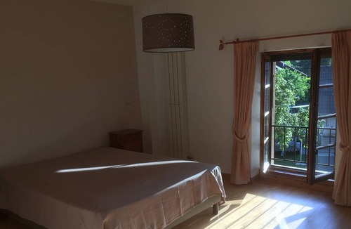 Chilly House | house between countryside and mountains