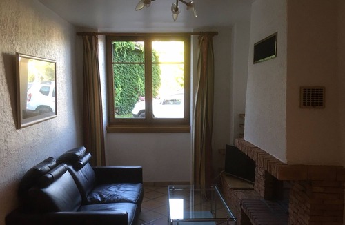 Chilly House | house between countryside and mountains