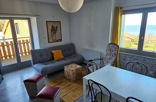 Neuvecelle House | House between lake and mountains