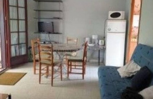 Pleguien House | House between land and sea