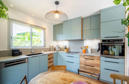 Azur House | House between land and sea