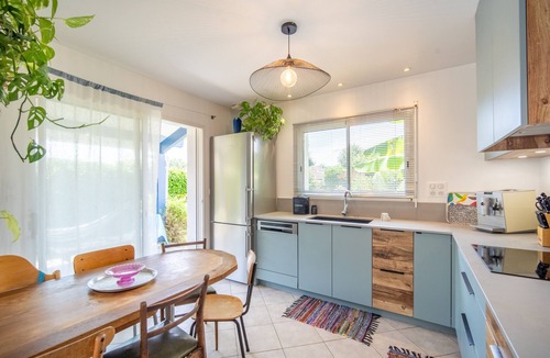 Azur House | House between land and sea