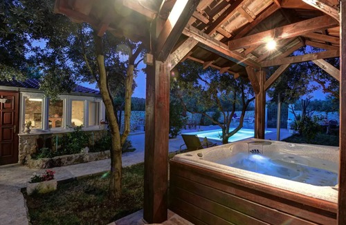 Banj House | House Bongo (50301-A1) - Zdrelac - island Pasman