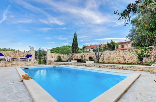 Banj House | House Bongo (50301-A1) - Zdrelac - island Pasman
