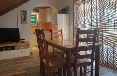 Nin House | House by a river with beds on the gallery