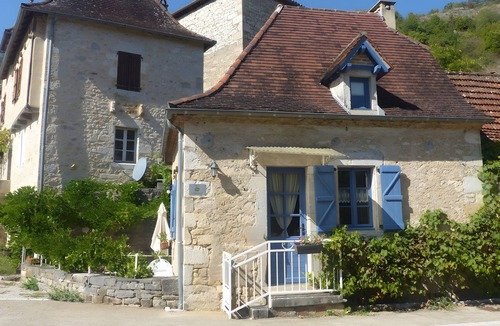 Corn House | House by the River Célé "L'Oustalou"