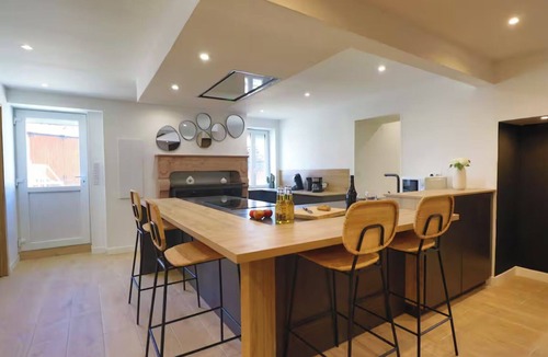 Pagny-le-Chateau House | House by the Saône River