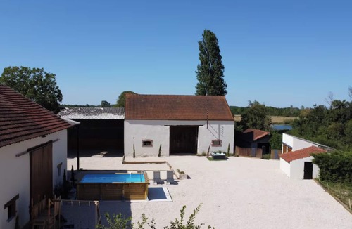 Pagny-le-Chateau House | House by the Saône River
