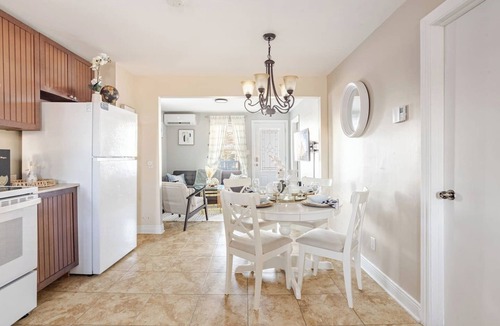 Saint-Edmond House | House7bedrooms |3salons|Private garden |14pers |Beautiful decor|35min Montréal✈️