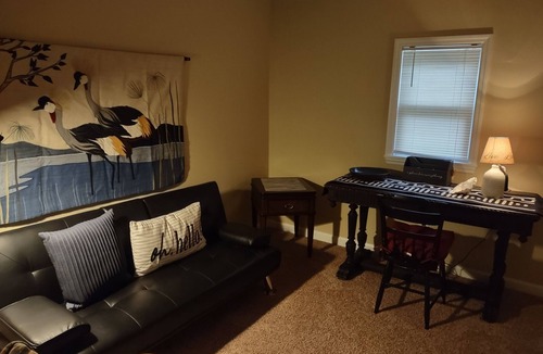 Middletown House | House central Location with Home Gym