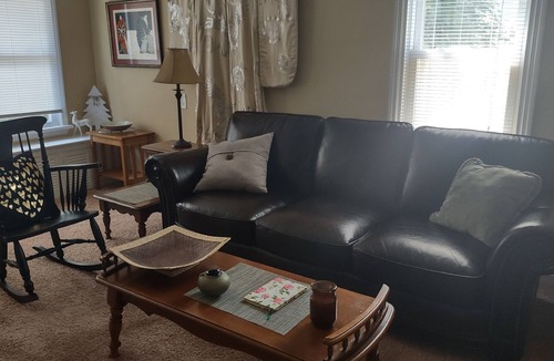 Middletown House | House central Location with Home Gym