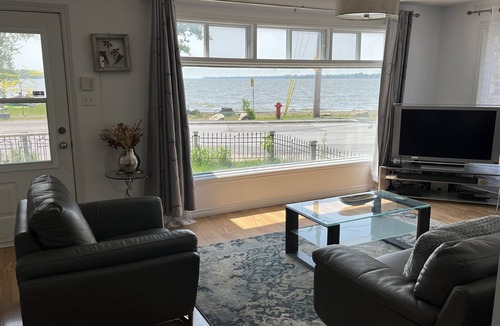 Venise-en-Quebec House | House/Chalet facing the Beach
