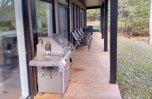 Georgeville House | House directly on the lake front