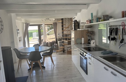 Prehy House | House-Ensuite with Bath