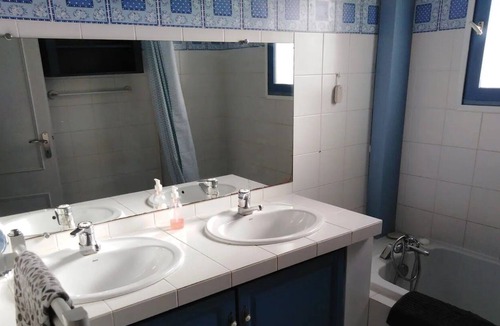 Montech House | House, entire accommodation, 3 bedrooms with private garden + swimming pool