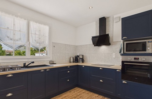 Avrille House | House for 10 with a pool