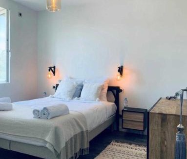 Deauville City Centre House | House for 18 people with cinema Place Morny