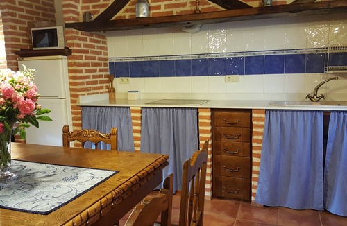 Penamellera Alta Cottage | House for 4 pax. Peaks of Europe. Garden, barbecue, parking, swings, free Wifi.
