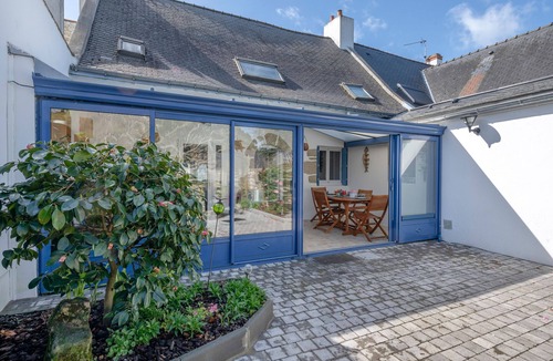 Guerande House | House for 5 with terrace, garden & veranda